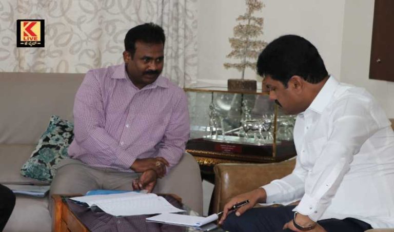 ರೈಲ್ವೆ  ಅಧಿಕಾರಿಗಳೊಂದಿಗೆ ಚರ್ಚೆ ನಡೆಸಿದ ಸಂಸದ ಬಿ. ವೈ. ರಾಘವೇಂದ್ರ