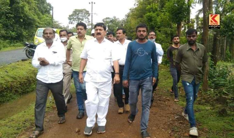 ಅಡಿಕೆ ತೋಟಕ್ಕೆ ಭೇಟಿ
