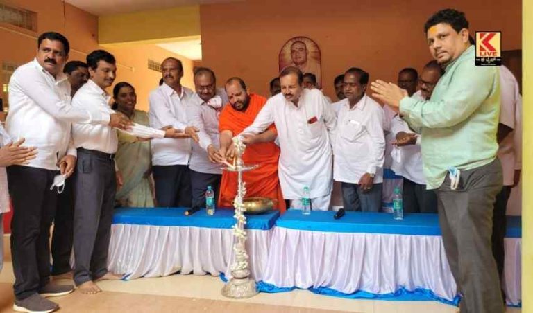 ಪಕ್ಷ  ನಿಷ್ಠೆಯಷ್ಟೇ ಸಮಾಜ ನಿಷ್ಠೆಯೂ ಅಗತ್ಯ