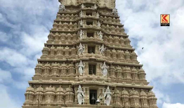 ಪಾಕ್ ನ  ದೇವಾಲಯಕ್ಕೆ ಹಿಂದೂ ಯಾತ್ರಿಕರ ಭೇಟಿ