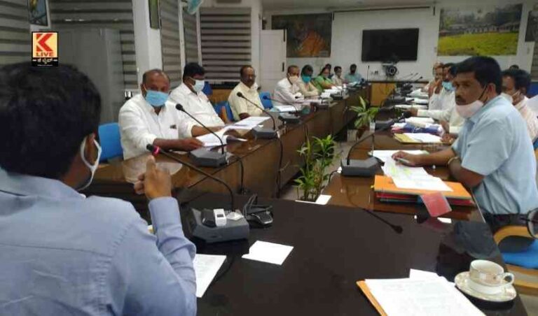 ಜಿಲ್ಲಾಧಿಕಾರಿಗಳ ಸಭೆ: ವಿವಿಧ ಸಮಸ್ಯೆಗಳಿಗೆ ಪರಿಹಾರ ಚರ್ಚೆ