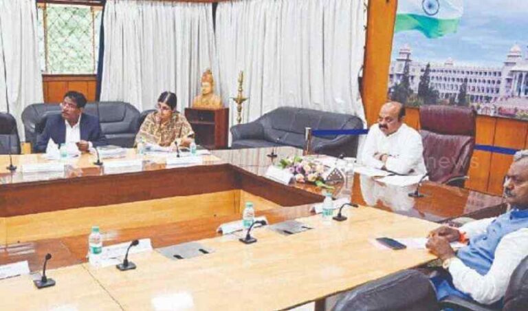 ಮಳೆಹಾನಿ ಪರಿಹಾರಕ್ಕೆ ವಿಳಂಬ ಮಾಡಬೇಡಿ- ಬೊಮ್ಮಾಯಿ