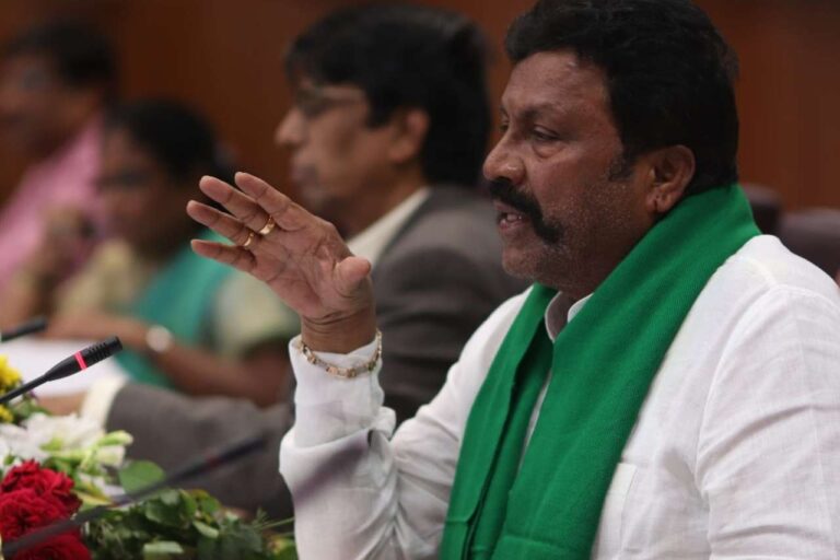 ರೈತರಿಗೆ ಮೋಸಮಾಡುವವರಿಗೆ ಕೃಷಿಇಲಾಖೆ ಸಿಬ್ಬಂದಿ ಸಿಂಹಸ್ವಪ್ನವಾಗಬೇಕು