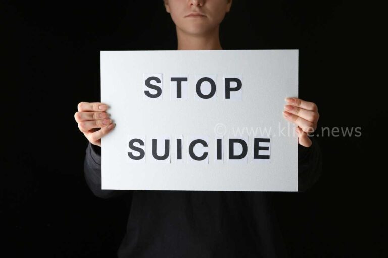 ಆತ್ಮಹತ್ಯೆಯೊಂದೇ  ಕೊನೆಯಲ್ಲ ಬಾಳಲು ದಾರಿ ನೂರಾರು