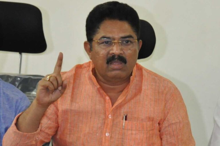 ಕಂದಾಯ ಭೂಮಿ ಖರೀದಿಸಿದ ಏಳುದಿನಗಳಲ್ಲೇ ಖಾತೆ ಪಹಣಿ ‌ಬದಲಾವಣೆ