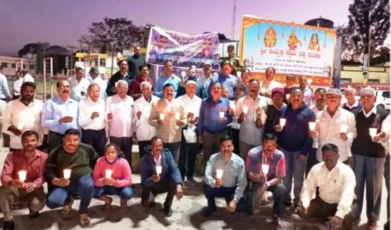 ಉರುಳಿ ಬಿದ್ದ ಸೇನಾವಾಹನ:ಮಡಿದ ಸೈನಿಕರಿಗೆ ಶ್ರದ್ಧಾಂಜಲಿ