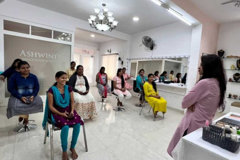 ಮೇಕಪ್ ಕಲಿಕೆಯಿಂದ ಮಹಿಳೆಯರಿಗೆ ಸ್ವ ಉದ್ಯೋಗ ಸೃಷ್ಟಿ