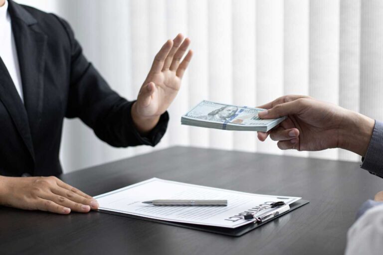 ಭ್ರಷ್ಟಾಚಾರವೆಂಬ  ಕೊಳಕು ಮಂಡಲ