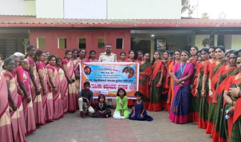 ಮಹಿಳೆಯರು ಹೆಚ್ಚು ಅಧ್ಯಯನ ಮಾಡಿ ಸಾಧನೆ ಗುರಿ ಹೊಂದಬೇಕು-ಮೋಹನ್ ಕುಮಾರ್