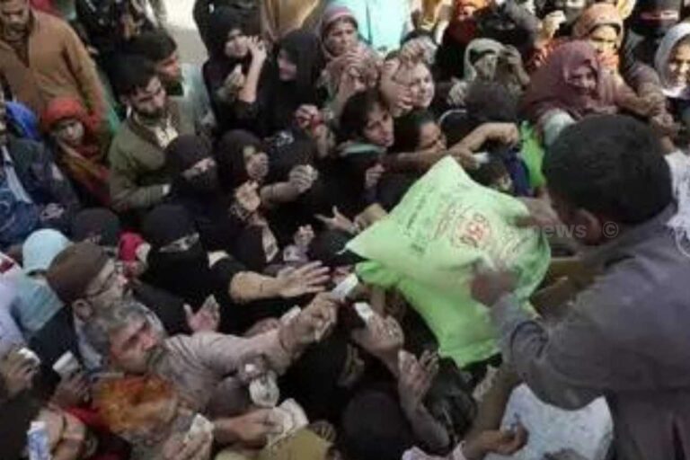 ಪಾಕ್ ನಲ್ಲಿ ಬಿಗಡಾಯಿಸಿದ ನಾಗರಿಕರ ದೈನಿಕ ಜೀವನ