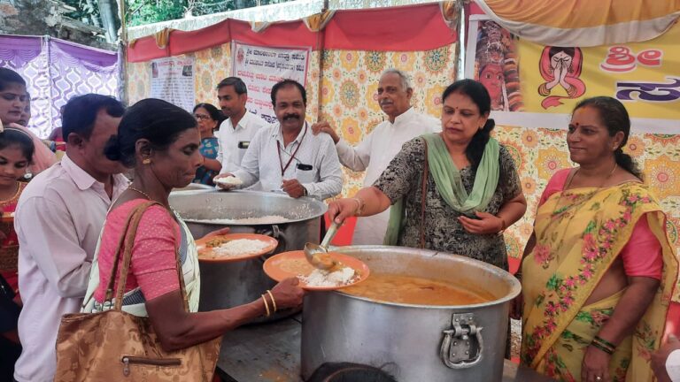 ಸಾಗರ ಮಾರಿಕಾಂಬೆ ಜಾತ್ರಾಸಮಿತಿ ಮತ್ತು ಸ್ನೇಹಿತರು ಸಾಗರ ಸಂಸ್ಥೆಯಿಂದ ಅನ್ನ ದಾಸೋಹ ವ್ಯವಸ್ಥೆ