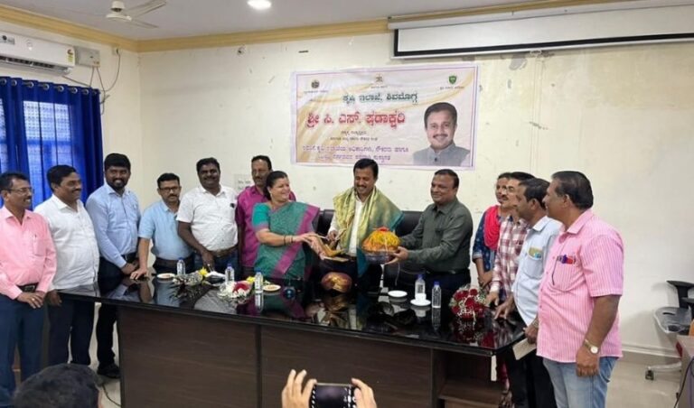 ಜಿಲ್ಲಾ ಸರ್ಕಾರಿ ನೌಕರರ ಸಮಾವೇಶದಲ್ಲಿ ಗಂಗಾವತಿ ಪ್ರಾಣೇಶ್  ನಗೆಹೊನಲು