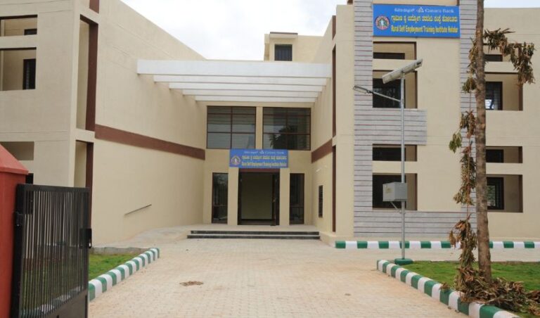 ಕೆನರಾ ಬ್ಯಾಂಕ್ ವತಿಯಿಂದ ಹೊಳಲೂರಿನಲ್ಲಿ ಟೈಲರಿಂಗ್ ಉಚಿತ ತರಬೇತಿ