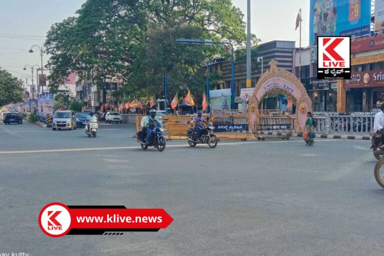 Kuvempu ಕುವೆಂಪು ಅವರನ್ನ ಮರೆತ ವಿಮಾನ ನಿಲ್ದಾಣ ಬ್ಯಾನರ್ ಗಳು
