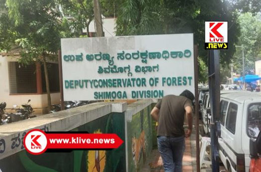 DC Shivamogga ಕುಗ್ಗುತ್ತಿರುವ ಫಲಕದ ಎತ್ತರ, ಪಾದಚಾರಿಗಳೇ ನಿಮ್ಮ ತಲೆ ಜೋಪಾನ!