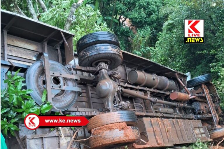 Shivamogga Newsಕಂದಕಕ್ಕೆ ಬಸ್ ಬಿದ್ದು ಪ್ರಯಾಣಿಕರಿಗೆ ಗಾಯ. ಪ್ರಾಣಾಪಾಯದಿಂದ ಎಲ್ಲರೂ ಪಾರು