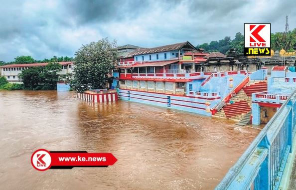Sringeri Sharada Peetham ಶೃಂಗೇರಿ ಭಾರೀಮಳೆಗೆ ತುಂಗಾತಟದ ಕಪ್ಪೆ ಶಂಕರ ಸೋಪಾನ ಮುಳುಗಿದೆ