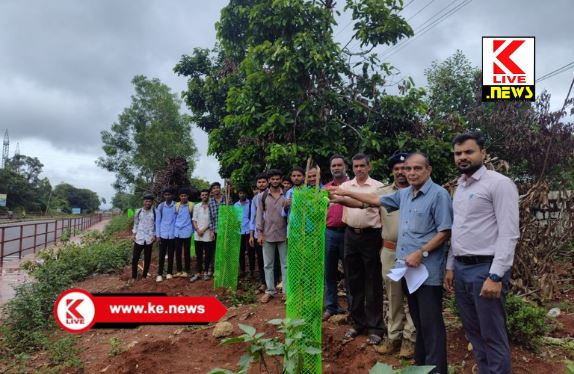 Malnad Development Foundation ಸಾಗರದಲ್ಲಿ ಎಲ್ ಬಿ ಎಸ್ ಕಾಲೇಜು‌ ಸನಿಹದ ಹೆದ್ದಾರಿ ಬದಿ ಗಿಡ ನೆಡುವ ಚಟುವಟಿಕೆ