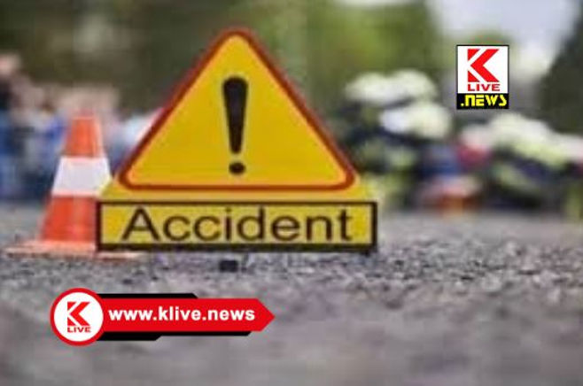 Bus Accident ವಿದ್ಯುತ್ ಕಂಬಕ್ಕೆ ಬಸ್ ಡಿಕ್ಕಿ ಮಾರ್ಗ ಮಧ್ಯೆ ಸಾಗುತ್ತಿದ್ದ ವಾಹನ ಸವಾರರಿಂದ ನೆರವು-ರಕ್ಷಣೆ