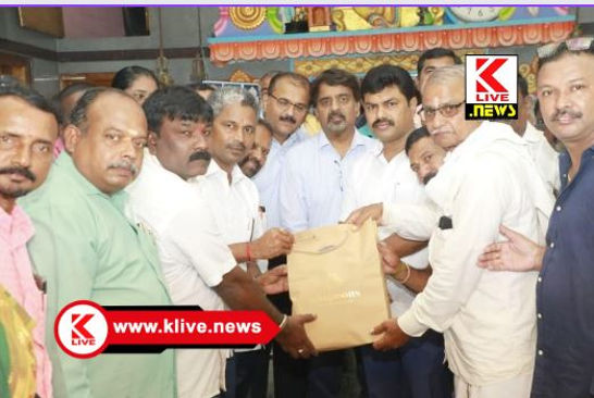 BJP Shivamogga ಎಮ್ಮೆಹಟ್ಟಿಗೆ ಸಂಸದ ರಾಘವೇಂದ್ರ ಸಂಗಡ ಜಿಲ್ಲಾ ಬಿಜೆಪಿ ವರಿಷ್ಠರ ಸಾಂತ್ವನ ಭೇಟಿ. ಕುಟುಂಬಗಳಿಗೆ ಪಕ್ಷದಿಂದ ₹15 ಲಕ್ಷ ಪರಿಹಾರ ಕೊಡುಗೆ