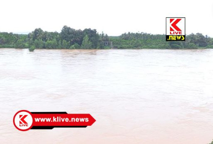 Tunga River ಅಪಾಯದ ಮಟ್ಟದಲ್ಲಿ ಹರಿತುತ್ತಿರುವ ತುಂಗಾನದಿ. ತಗ್ಗು ಪ್ರದೇಶಗಳಿಗೆ ಜಲಾವೃತದ ಭೀತಿ