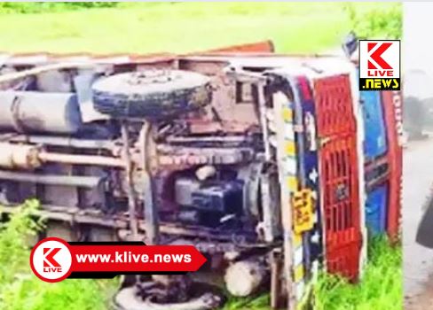 Accident In Soraba ಸೊರಬದ ಬಳಿ ಲಾರಿ ಪಲ್ಟಿ. ಯಾರಿಗೂ ಅಪಾಯವಾಗಿಲ್ಲ