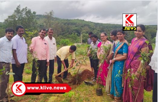 Ambedkar Residential School “ಹೆತ್ತಾಕೆಯ ಹೆಸರಿನಲ್ಲಿ ಒಂದು ಸಸಿ” ನೆಟ್ಟ ವಿನೂತನ ಕಾರ್ಯಕ್ರಮ