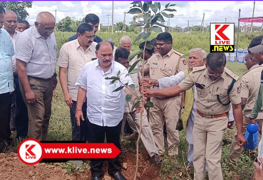 H.S.Sundaresh ನಗರದಲ್ಲಿ ಒಟ್ಟು 2300 ನಿವೇಶನಗಳು ಖಾಲಿ ಇವೆ. ಮನೆ ಕಟ್ಟದಿದ್ದರೆ ಅವುಗಳನ್ನ ರದ್ದುಗೊಳಿಸಲು ಸುತ್ತೋಲೆ- ಎಚ್.ಎಸ್.ಸುಂದರೇಶ್