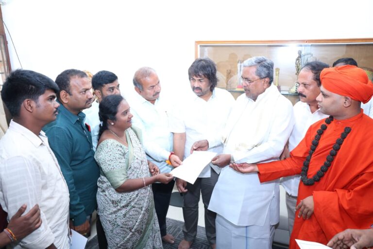 Madhu Bangarappa ಮೃತ ಚಂದ್ರಶೇಖರ್ ಕುಟುಂಬಕ್ಕೆ ₹ 25 ಲಕ್ಷ ಸಹಾಯ ಧನ ನೀಡಿಕೆ- ಮಧು ಬಂಗಾರಪ್ಪ