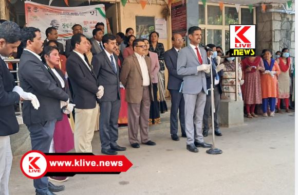 Shivamogga District Court ಶಿವಮೊಗ್ಗ ಜಿಲ್ಲಾ ನ್ಯಾಯಾಲಯದ ಆವರಣದಲ್ಲಿ ಸ್ವಭಾವ್ ಸ್ವಚ್ಛತಾ ಸಂಸ್ಕಾರ್ ಕಾರ್ಯಕ್ರಮ