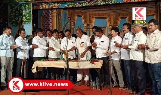 Veerabhadreshwar Temple ನಾಟಕಗಳು ನಮ್ಮ ಸುತ್ತಲಿನ ವಿದ್ಯಮಾನಗಳ ಪ್ರತಿಬಿಂಬ- ಹಿರಣ್ಯಪ್ಪ ಕುಂಬ್ರಿ