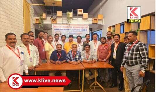Karnataka Working Journalists ಜಿಲ್ಲಾ ಕಾರ್ಯನಿರತ ಪತ್ರಕರ್ತರ ಸಂಘದಿಂದ ಸದಸ್ಯರಿಗೆ ಐಡಿ ಕಾರ್ಡ್ ವಿತರಣೆ