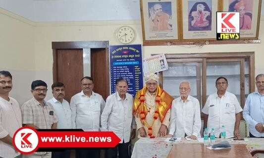 Taralabalu Jagadguru Student Hostel ಲೇಖಕ ತೀರ್ಥಲಿಂಗಪ್ಪ ಅವರಿಗೆ ಸನ್ಮಾನ