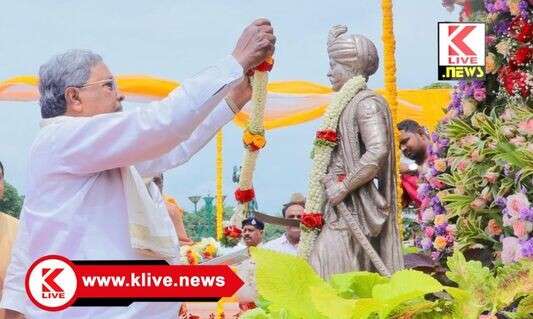 CM Siddharamaiah ಕೆಂಪೇಗೌಡರ ಪ್ರತಿಮೆ ಸಿದ್ಧರಾಮಯ್ಯ ಮಾಲಾರ್ಪಣೆ