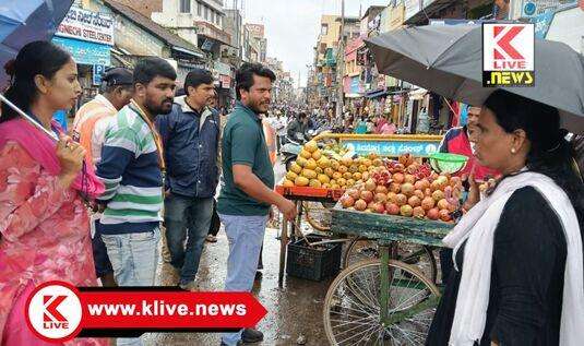 ಗಾಂಧಿ ಬಜಾರ್ ಜನ ನಿಬಿಡ ಫುಟ್ ಪಾತ್ ಅಂಗಡಿ ತೆರವು: ಪಾಲಿಕೆ ಕ್ರಮಕ್ಕೆ ಶಹಬ್ಬಾಸ್ ಹೇಳಿದ ಜನತೆ