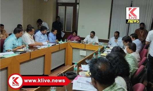 ರಾಜ್ಯ ಸರ್ಕಾರಿ ನೌಕರರ ಸಂಘದ ಷಡಾಕ್ಷರಿ ಅವರಿಂದ ನಗರಾಭಿವೃದ್ಧಿ ಸಚಿವರ ಭೇಟಿ