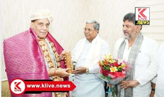 CM Siddaramaiah  ನವದೆಹಲಿಯಲ್ಲಿ”ಸಿಎಂ”ಸಿದ್ಧರಾಮಯ್ಯ ಅವರಿಂದ ರಕ್ಷಣಾ ಸಚಿವ ರಾಜ್ ನಾಥ್ ಸಿಂಗ್ ಭೇಟಿ