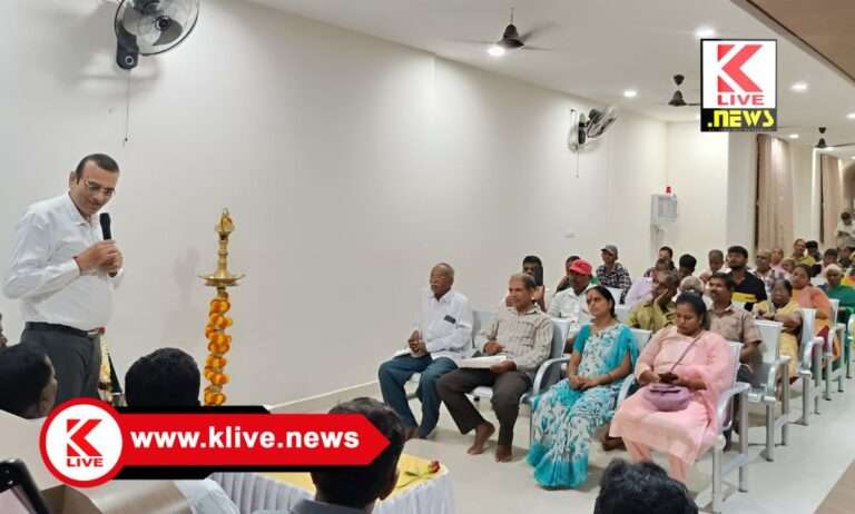 ಆಟೋ ಕಾಂಪ್ಲೆಕ್ಸ್ ಆವರಣವನ್ನು  ತ್ಯಾಜ್ಯ ವಿಲೇವಾರಿ