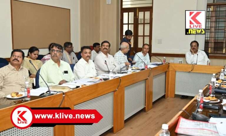 N. Chaluvarayaswamy ಪ್ರಸಕ್ತ ಸಾಲಿನ ಹಿಂಗಾರು ಹಂಗಾಮಿಗೆ ಬೇಕಾಗುವ ರಸಗೊಬ್ಬರ ದಾಸ್ತಾನಿದೆ. ಕೃಷಿಕರಿಗೆ ತೊಂದರೆಯಾಗದಂತೆ ವಿತರಿಸಿ- ಕೃಷಿಸಚಿವ ಎನ್.ಚಲುವರಾಯ ಸ್ವಾಮಿ