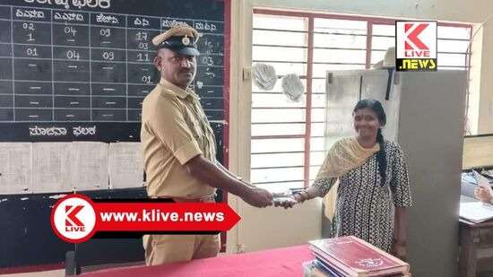 Shimoga News ಕಳೆದುಕೊಂಡ ಮೊಬೈಲ್ . ಪತ್ತೆ ಮಾಡಿ ವಾರಸುದಾರರಿಗೆ ನೀಡಿದ ಪೊಲೀಸ್ ಇಲಾಖೆ.