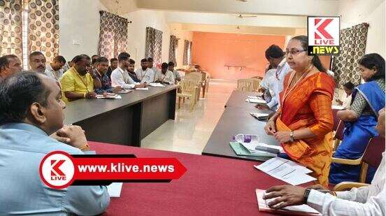 Prabhuling Kavalikatti ಕಾರು ಮತ್ತು ಬೈಕ್ ಅಪಘಾತ. ಮಾನವೀಯತೆ ಮೆರೆದ ಜಿಲ್ಲಾಧಿಕಾರಿ ಪ್ರಭುಲಿಂಗ ಕವಳಿಕಟ್ಟಿ.