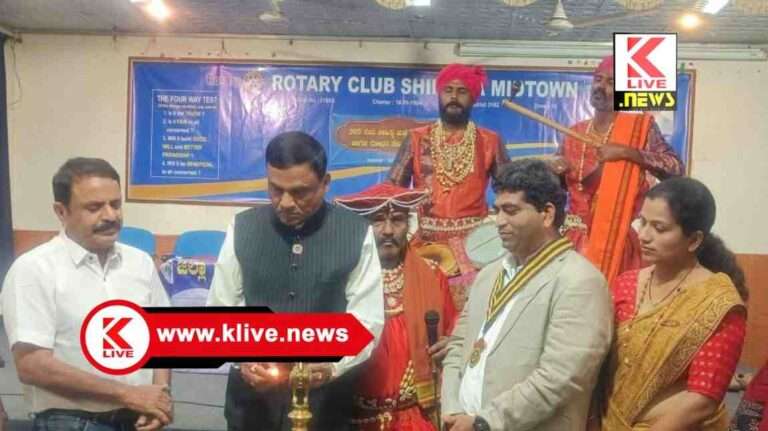 Rotary Shivamogga ಜಿಲ್ಲಾ ಕಸಾಪ ಅಧ್ಯಕ್ಷ ಡಿ .ಮಂಜುನಾಥ್ ಅವರಿಗೆ ಸೇವಾರತ್ನ ಪ್ರಶಸ್ತಿ ನೀಡಿ ಸನ್ಮಾನ.