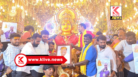CM Siddaramaiah ಹದಿನೇಳನೆ ಬಾರಿಗೆ ಬಜೆಟ್ ಮಂಡಿಸಲಿರುವ ಪ್ರಯುಕ್ತ ಆಶೀರ್ವಾದ ಪಡೆಯಲು ಮಾರಿಕಾಂಬೆಗೆ”ಮಡ್ಲಕ್ಕಿ” ಅರ್ಪಣೆ.