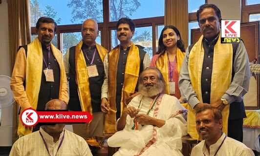 Art of Living in Bangalore ಆರ್ಟ್ ಆಫ್ ಲಿವಿಂಗ್ ಎಂದರೆ ಒಂದು ತತ್ವ. ಜೀವನದಲ್ಲಿ ಪೂರ್ಣವಾಗಿ ಬದುಕುವ ತತ್ವಶಾಸ್ತ್ರ.- ಶ್ರೀರವಿ ಶಂಕರ್ ಗುರೂಜಿ